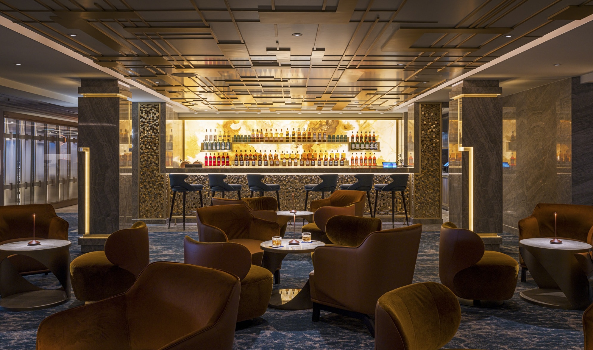 straight shot of whiskey bar at Norwegian Cruise Linse Norwegian AQUA