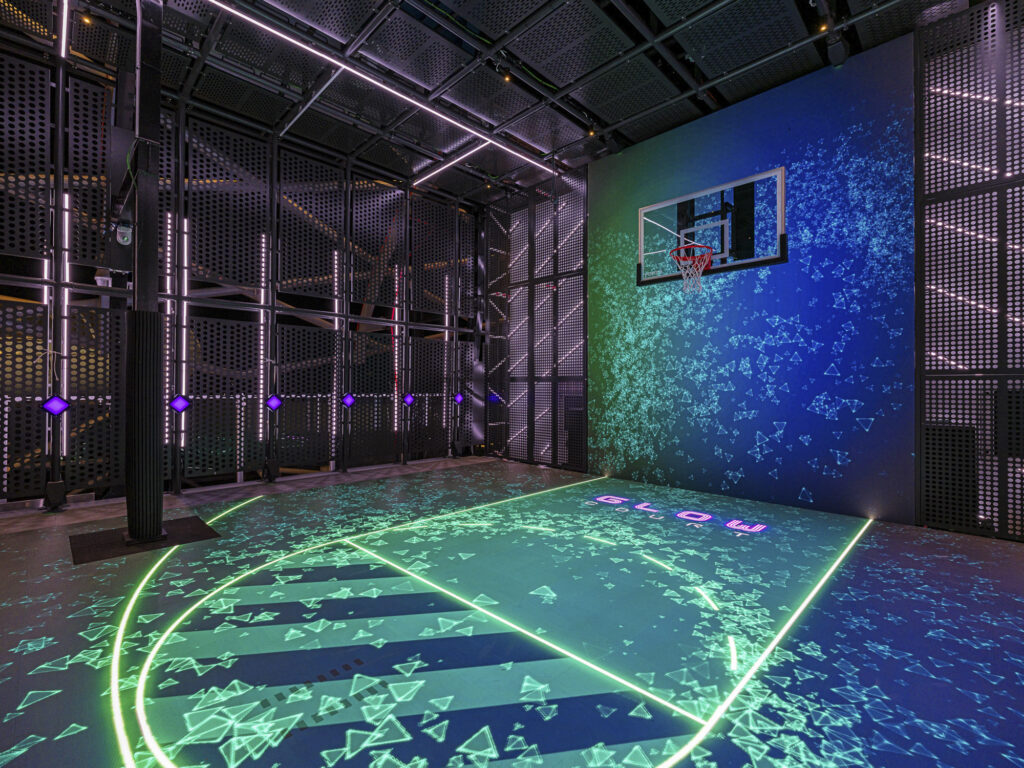 glow court - Norwegian LUNA