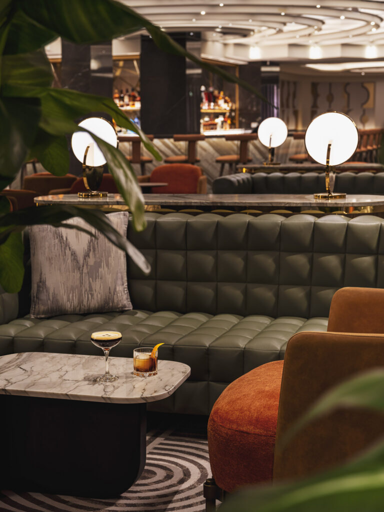 Metropolitan bar - Norwegian LUNA