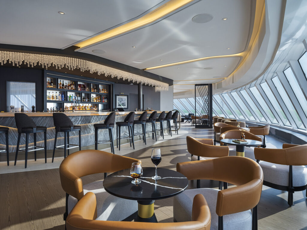 Observation lounge - Norwegian Luna