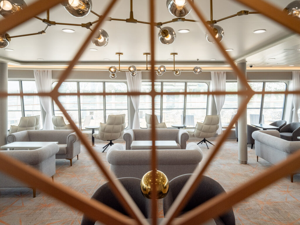 lounge restaurant - P&O Pioneer